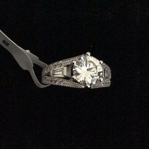 Simulated diamond ring in sterling silver- size8